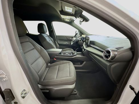 Used 2025 Chevrolet Equinox LT image 32