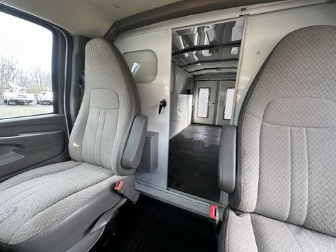 Used 2015 Chevrolet Express 3500 image 28