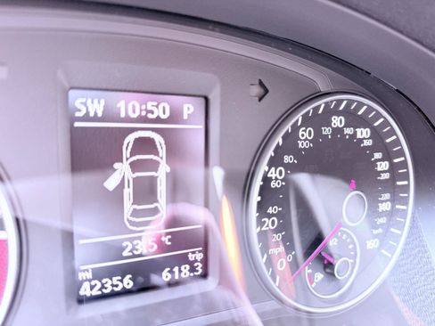 Used 2014 Volkswagen Passat TDI SEL Premium FWD image 9