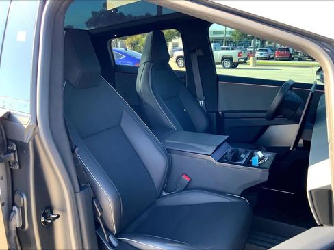 Used 2024 Tesla Cybertruck AWD Crew Cab image 8