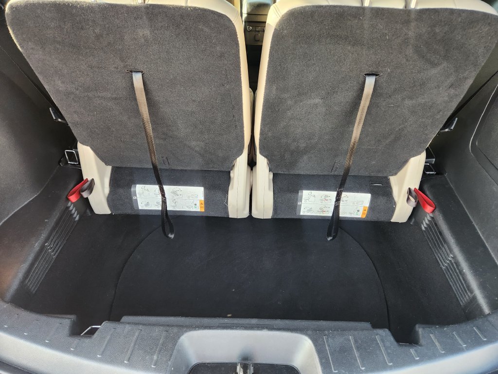 Used 2018 Ford Explorer XLT w/ Equipment Group 202A FWD image 26