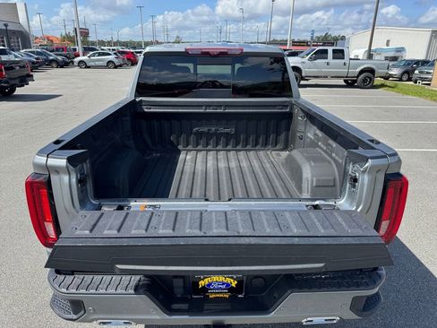 Used 2023 GMC Sierra 1500 AT4 w/ AT4 Premium Package AWD/4WD image 17