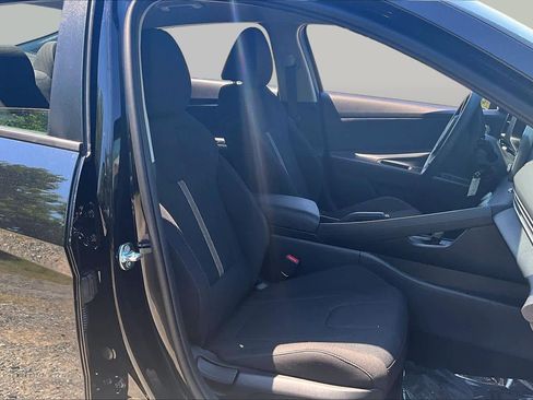 Used 2026 Hyundai Elantra SE FWD image 9