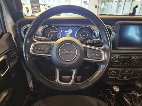 Used 2019 Jeep Wrangler Unlimited Sahara w/ Uconnect 4C Nav & Sound Group image 17