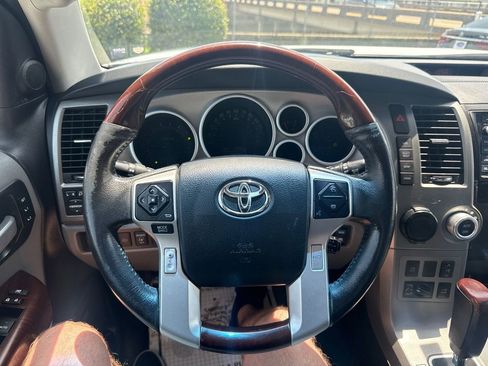 Used 2014 Toyota Sequoia Platinum RWD image 25