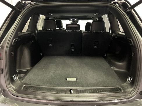 Used 2025 Jeep Grand Cherokee Altitude image 25