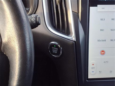 Used 2022 Ford Edge Titanium image 9