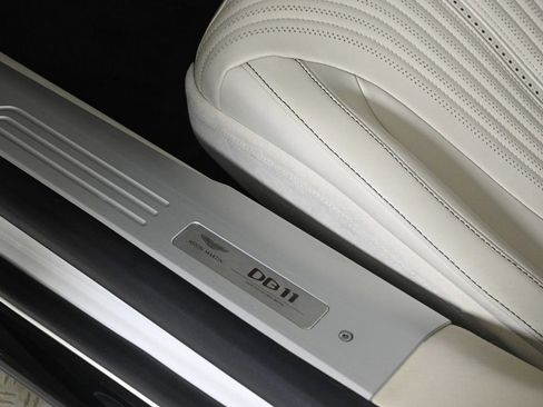 Used 2022 Aston Martin DB11 Volante image 23