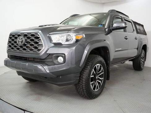 Used 2021 Toyota Tacoma TRD Sport w/ Technology Package AWD/4WD image 3