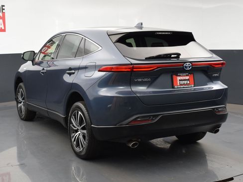 Used 2021 Toyota Venza LE image 3