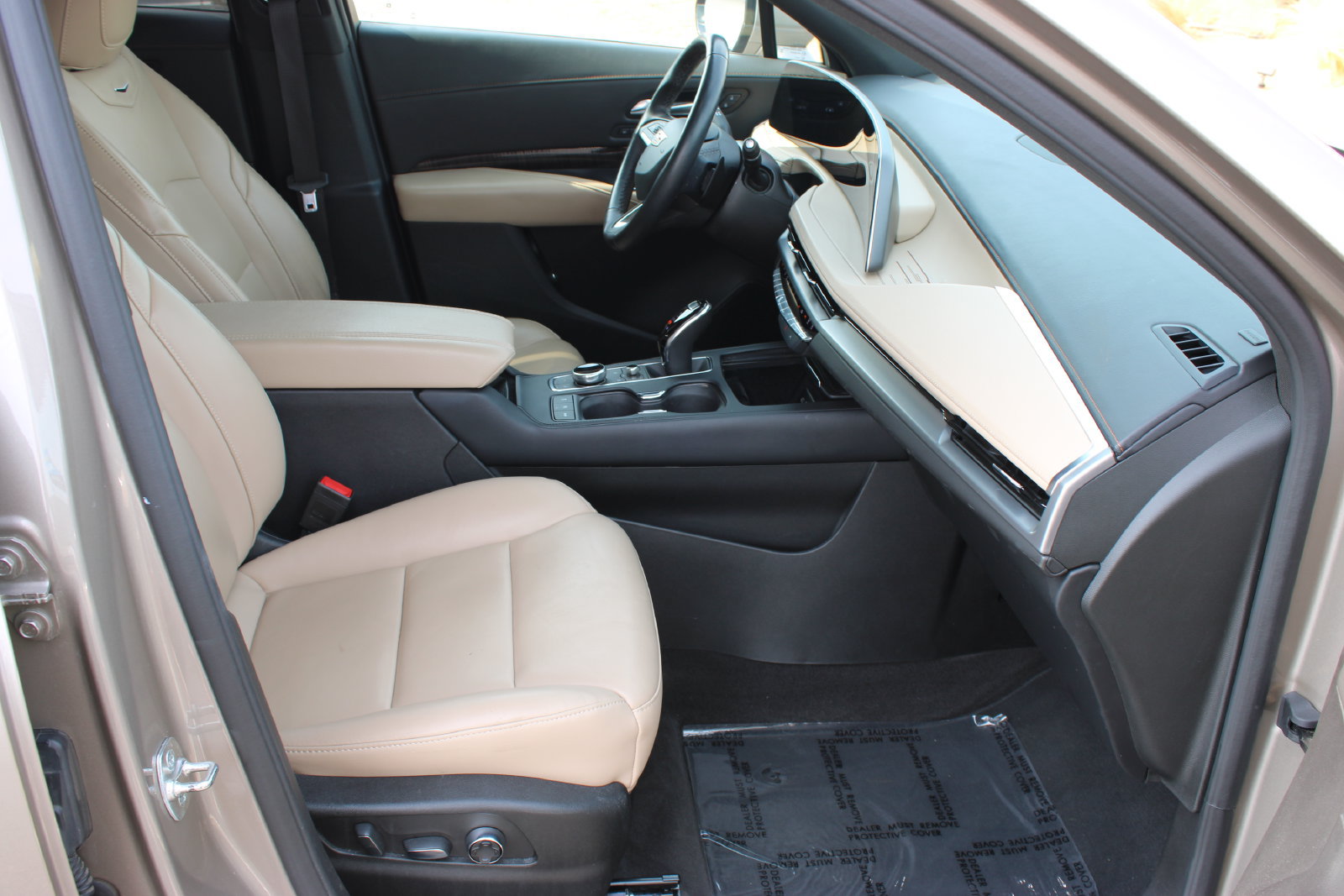 Used 2025 Cadillac XT4 Premium Luxury FWD image 25