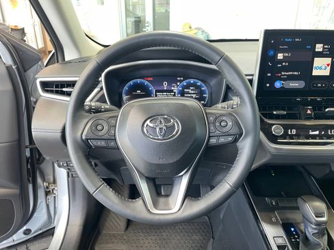 Used 2026 Toyota Corolla Cross XLE w/ Convenience Package FWD image 9