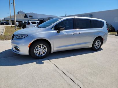 New 2026 Chrysler Pacifica Select