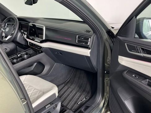 Used 2025 Volkswagen Atlas Cross Sport SEL Premium R-Line AWD/4WD image 32