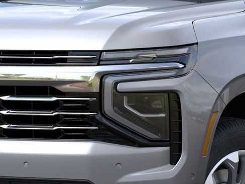 New 2026 Chevrolet Suburban LT image 11