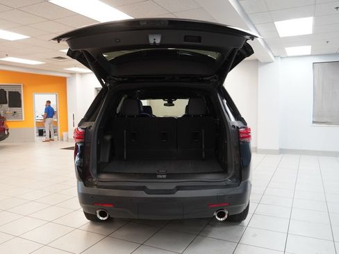 Used 2023 Chevrolet Traverse LT AWD/4WD image 9