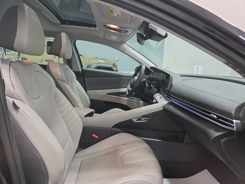 Used 2024 Hyundai Elantra Limited FWD image 18