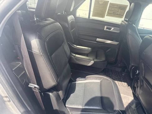 Used 2022 Ford Explorer Limited w/ Equipment Group 301A RWD image 32