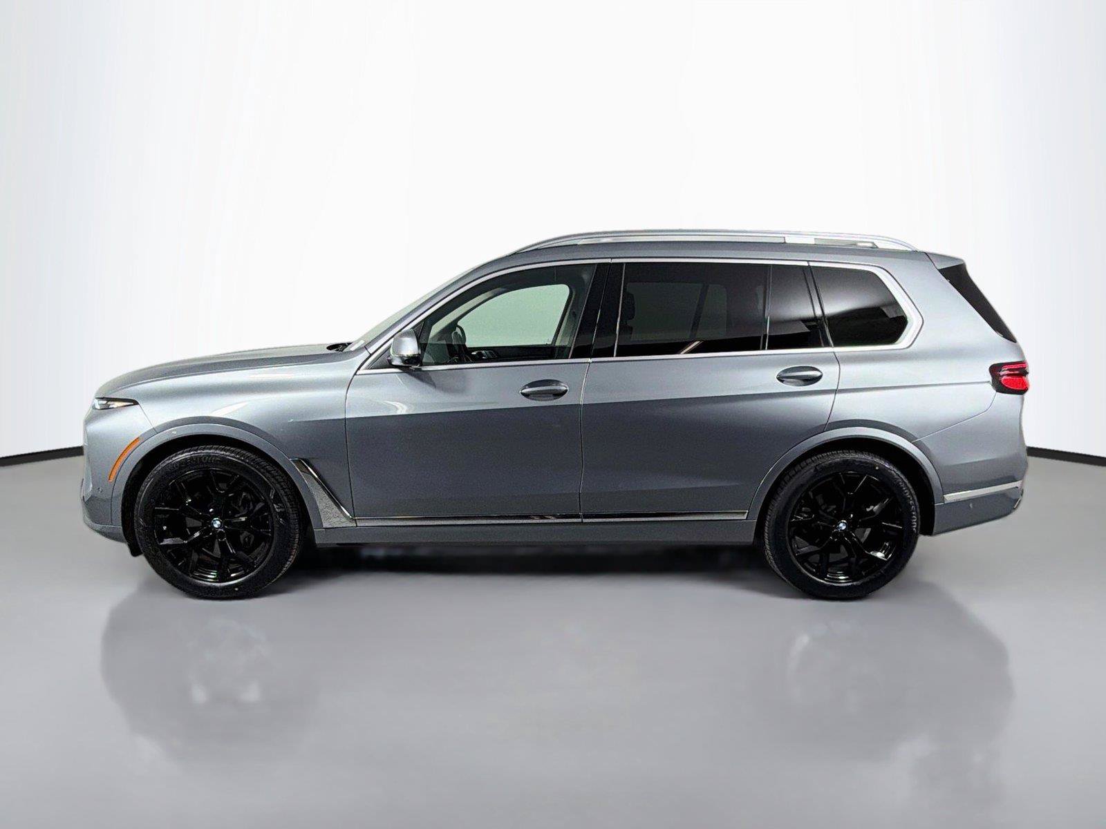 Used 2024 BMW X7 xDrive40i w/ Climate Comfort Package AWD/4WD image 8