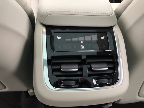 New 2026 Volvo XC60 B5 Ultra w/ Protection Package Premier image 36