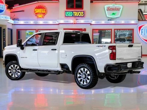 Used 2021 Chevrolet Silverado 2500 Custom w/ Custom Value Package image 4