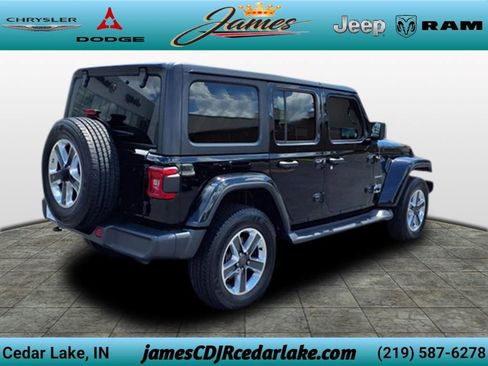 Used 2018 Jeep Wrangler Unlimited Sahara AWD/4WD image 4
