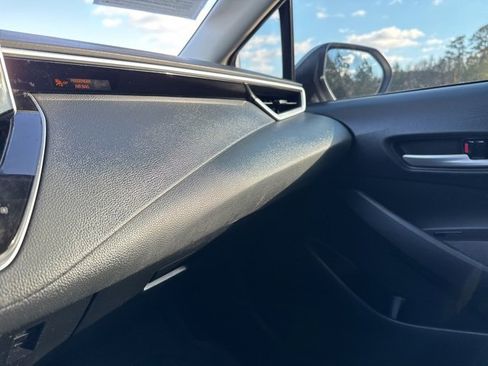 Used 2021 Toyota Corolla LE image 21