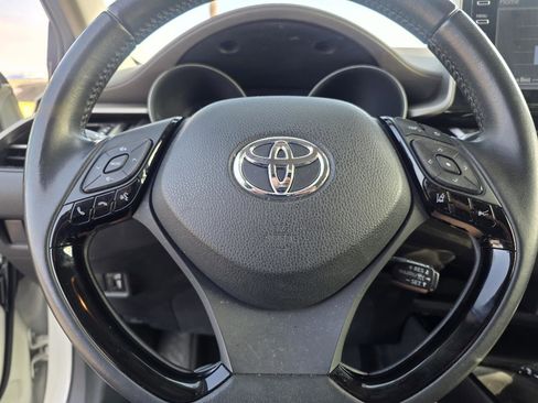 Used 2020 Toyota C-HR Limited image 21