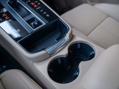 Certified 2026 Porsche Macan AWD/4WD image 15