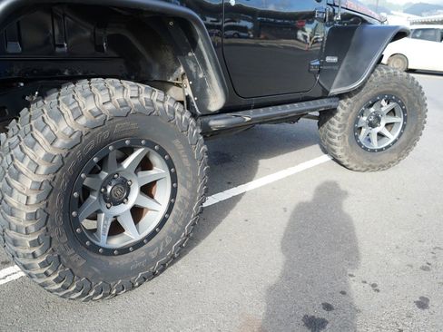 Used 2018 Jeep Wrangler Rubicon AWD/4WD image 7