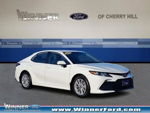 Used 2022 Toyota Camry LE image 1