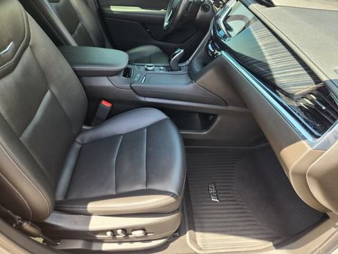 Used 2023 Cadillac XT6 Premium Luxury w/ Technology Package FWD image 14