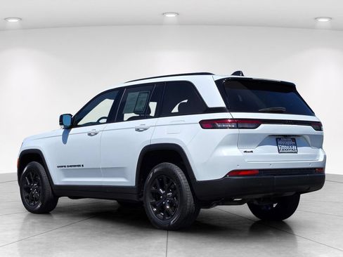 Used 2024 Jeep Grand Cherokee Altitude AWD/4WD image 6