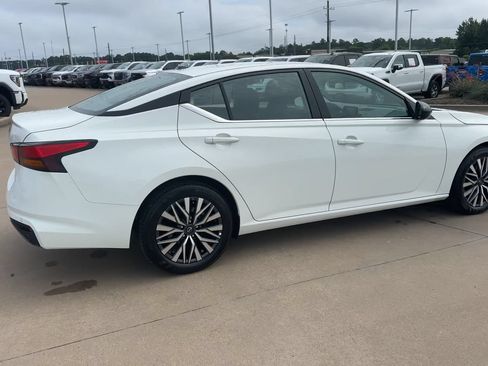 Used 2026 Nissan Altima 2.5 SV FWD image 9