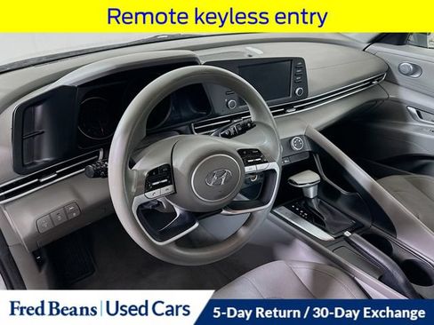 Used 2023 Hyundai Elantra SE FWD image 12