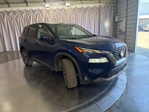 Used 2023 Nissan Rogue SV FWD image 3