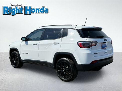 Used 2025 Jeep Compass Latitude w/ Convenience Group AWD/4WD image 4