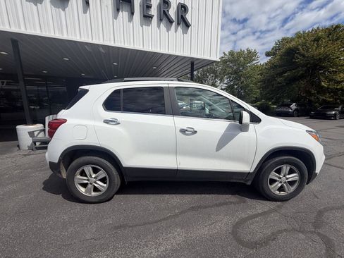 Used 2019 Chevrolet Trax LT w/ LT Convenience Package AWD/4WD image 9