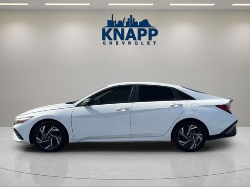 Used 2025 Hyundai Elantra Sport FWD image 2