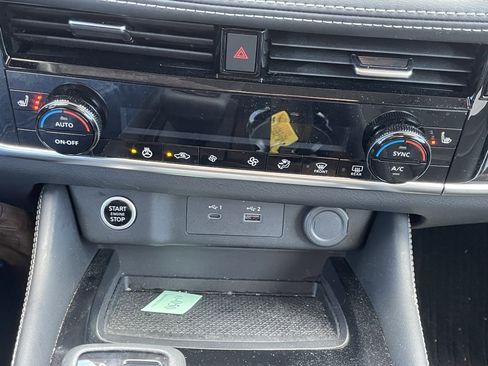 Used 2023 Nissan Rogue SL image 27