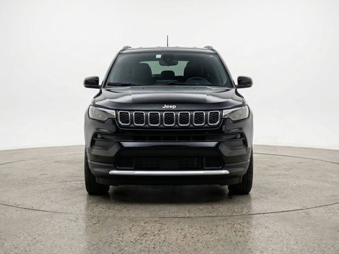 Used 2025 Jeep Compass Latitude AWD/4WD image 2