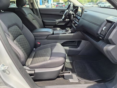 Used 2024 Nissan Pathfinder SV FWD image 37