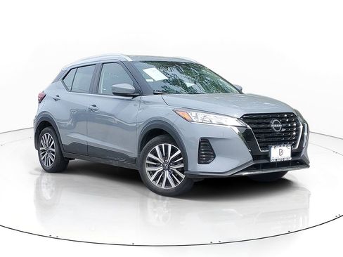 Used 2024 Nissan Kicks SV FWD image 1