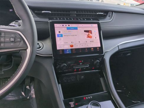 Certified 2023 Jeep Grand Cherokee Limited image 27