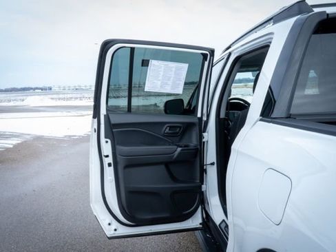 Used 2025 Honda Ridgeline Sport image 17