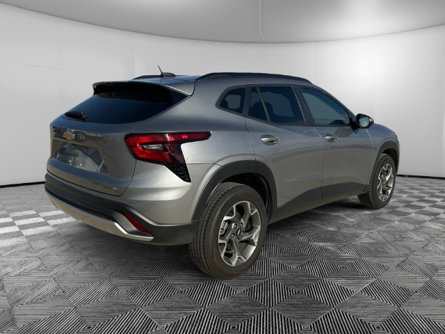 Used 2025 Chevrolet Trax LT FWD image 5