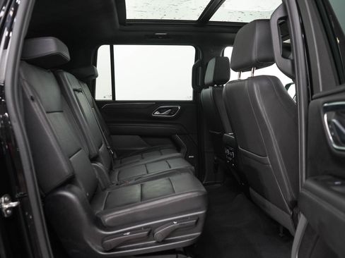 Used 2023 Chevrolet Suburban LT w/ Luxury Package AWD/4WD image 12