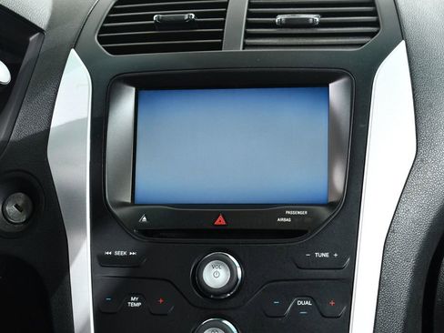 Used 2015 Ford Explorer XLT w/ Equipment Group 202B image 9