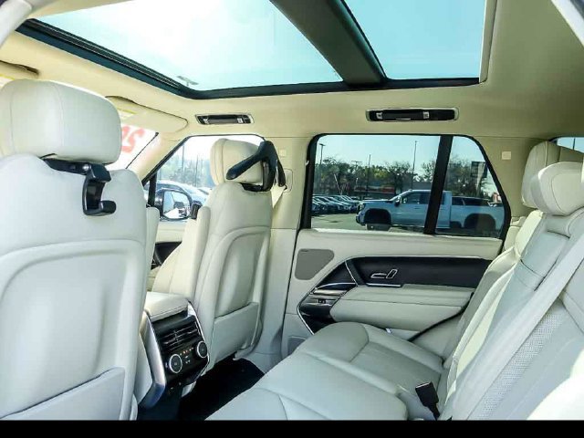 Used 2023 Land Rover Range Rover SE AWD/4WD image 14