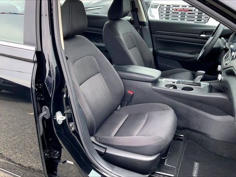 Used 2025 Nissan Altima 2.5 SV image 9